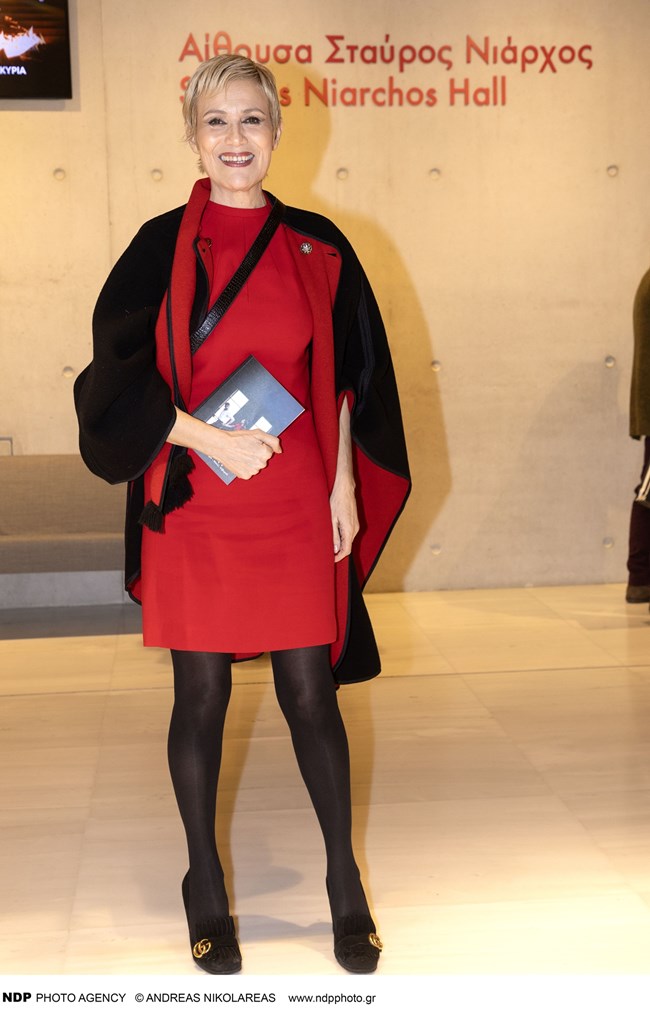 Η Κωνσταντίνα Μιχαήλ με το statement παλτό που λατρεύει η Κέιτ Μίντλετον και η πριγκίπισσα Ευγενία
