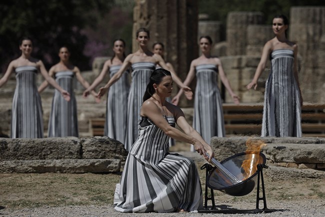 Τελετή Αφής της Ολυμπιακής Φλόγας: Εντυπωσιακές φωτογραφίες και βίντεο από την Αρχαία Ολυμπία
