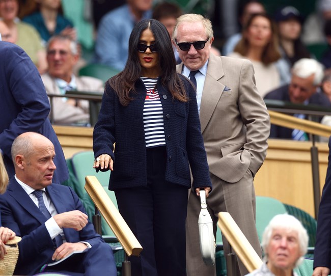 Σάλμα Χάγιεκ: Η ultra navy εμφάνιση στο Wimbledon με σύνολο Gucci