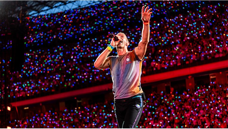 Coldplay: Το αποχαιρετιστήριο βίντεο του συγκροτήματος με την Αθήνα είναι αυτό που θα θέλαμε να είχαμε δει στη Eurovision